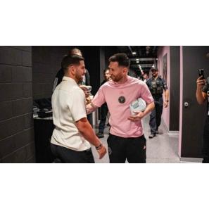 Topuria incontra Messi a Miami prima di UFC 300